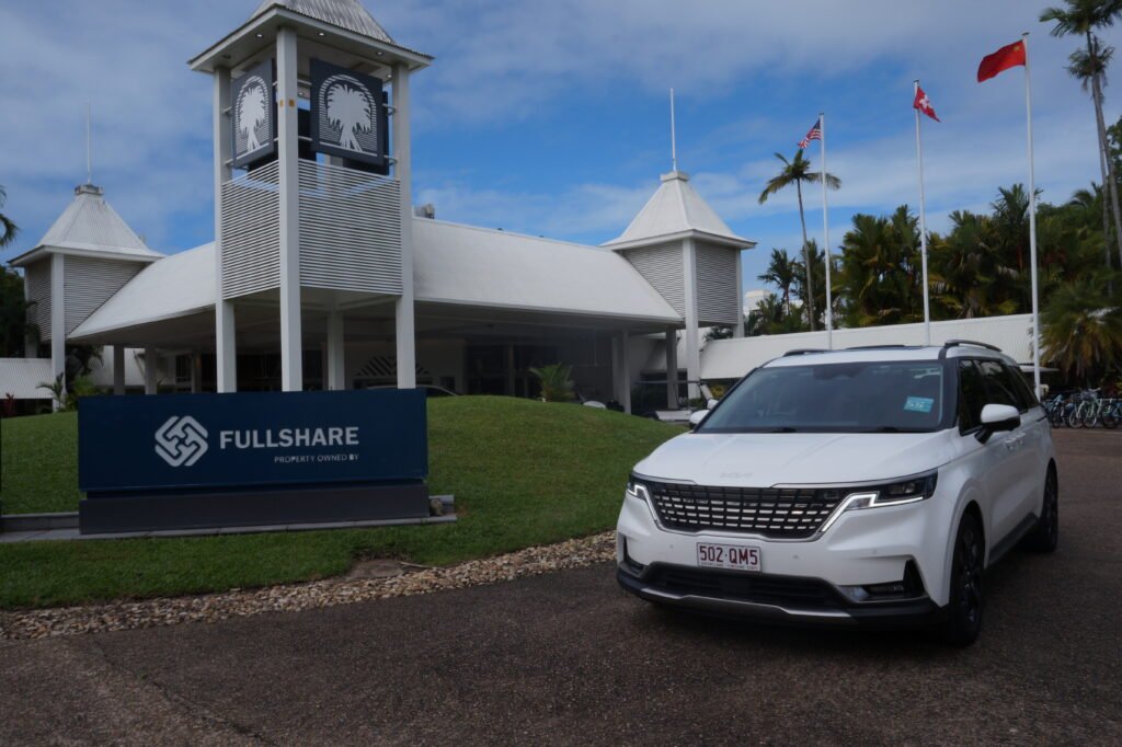 Family airport transfer from Cairns Airport with SS Transportation
